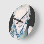 Mindi Kilty Runde Wanduhr (Winkel)