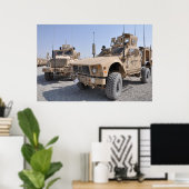 Minenresistente, ambusgeschützte Fahrzeuge Poster (Heimbüro)