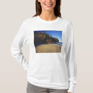 Miners Beach im Pictured Rocks National T-Shirt