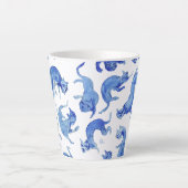 Ming-Stil Blaue Schwebende Katzen Latte Tasse (Vorderseite)