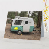 MINI CAMPER TRAILER - GLÜCKLICHE BIRTHDAKARTEN KARTE (Gelbe Blume)