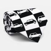 Mini-Cooper mit schwarzer Checkerboard Krawatte (Gerollt)