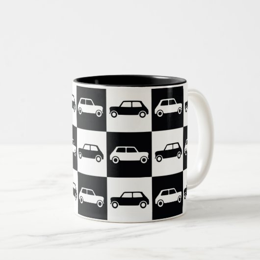 Mini-Cooper mit schwarzer Checkerboard Zweifarbige Tasse (VorderseiteRechts)