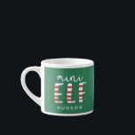 Mini Elf festliche rote, grüne und weiße Weihnacht Espressotasse<br><div class="desc">Mini Elf festliche rot,  grün und weiß Weihnachtsdesign. Entsprechende FamilienWeihnachtsgeschenke.</div>
