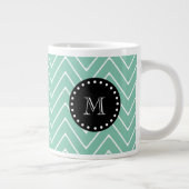 Mini-Grünes Zickzack Muster| Schwarze Monogramm Jumbo-Tasse (Rechts)