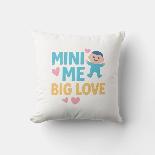 Mini Me, Big Liebe - Niedliches Babydesign mit Her Kissen (Vorderseite)