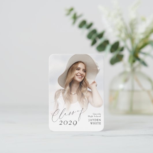 Mini Modern Chic Script Foto Abschluss laden Begleitkarte (Stehend Vorderseite)