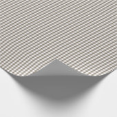 Mini-Mulch-Braun-Gingham-Karomuster auf Weiß Geschenkpapier (Ecke)