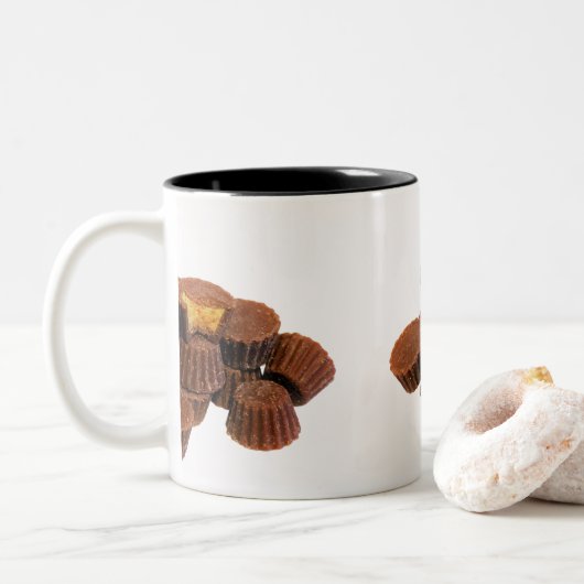 Mini-Schokolade und Erdnuss-Leckereien Zweifarbige Tasse (Mit Donut)