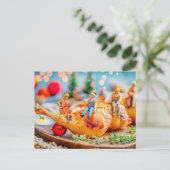 Miniarbeiter mit Weihnachtsgebäck Feiertagspostkarte (Stehend Vorderseite)