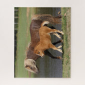 Miniatur Mare and Foal Walking am See Puzzle (Vertikal)
