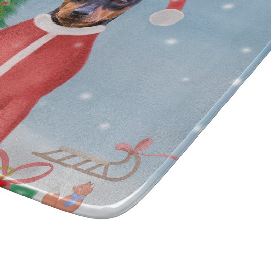 Miniatur Pinsch Hund im Schnee mit Weihnachtsgesch Schneidebrett (Ecke)