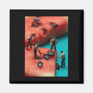 Miniaturarbeiter auf dem Wassermelonenaufkleber Magnet