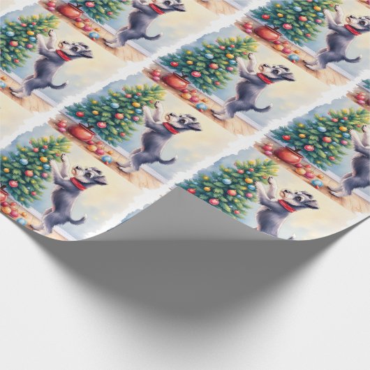 Miniature Schnauzer Decorating Christmas Tree Dog  Geschenkpapier (Ecke)