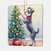 Miniature Schnauzer Decorating Christmas Tree Dog Keramikornament (Links)