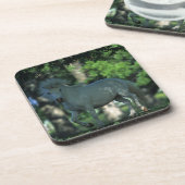 Miniaturpferd stehend in den Bäumen Getränkeuntersetzer (Linke Seite)