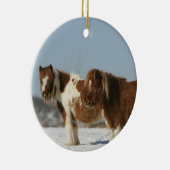 Miniaturpferde stehend im Schnee Keramik Ornament (Rechts)