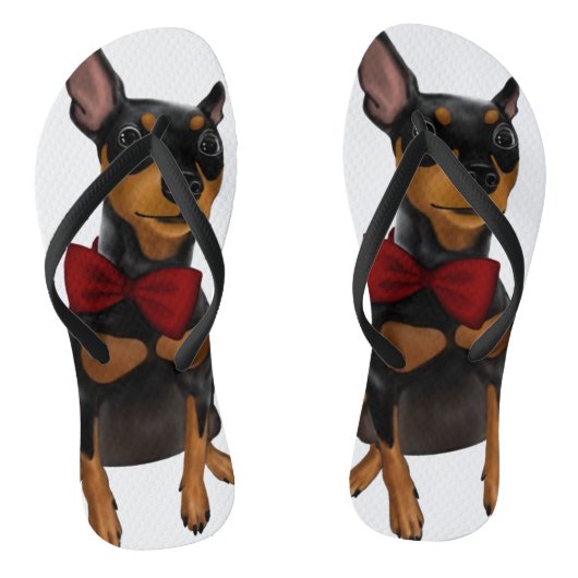 MiniaturPinscher (minimales Button) mit Bogen Badesandalen (Fußbett)