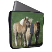 Miniaturstute u. Fohlen 1 Laptopschutzhülle (Vorne Rechts)