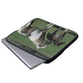 Miniaturstute u. Fohlen stehend Laptopschutzhülle (Vorne Knopf)