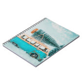 Miniaturwagen mit Weihnachtsbaum auf r Notizblock (Linke Seite)