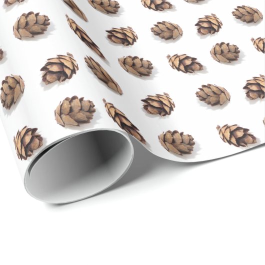 Minikiefern-Kegel auf Weiß Geschenkpapier (Rolleneckpunkt)