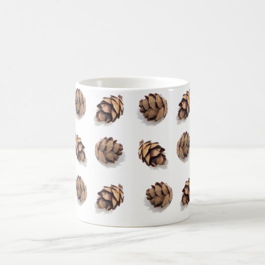 Minikiefern-Kegel auf Weiß Kaffeetasse (Mittel)
