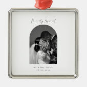 Minimal Arch Foto Schwarz und Weiß nur Verheiratet Ornament Aus Metall (Vorne)