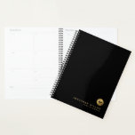 Minimal Black Brushed Gold Terminierungsbuch Planer<br><div class="desc">Moderne Minimal Luxus Schwarz Gold Brushed Metal Monogram Medallion Jahr Datum Custom Text Termin Buchkalender Planer</div>