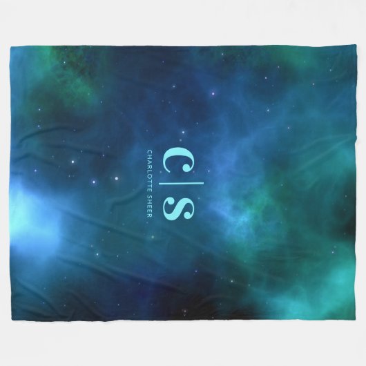 Minimal Blue Green Galaxy Monogram Fleecedecke (Vorderseite (Horizontal))