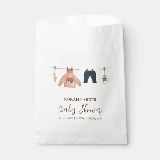 Minimal Boho Boy Winter Clothesline Babydusche Geschenktütchen (Vorderseite)