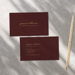Minimal Burgundy Gold Script Visitenkarte<br><div class="desc">Berufliche bordeauxfarbene und goldene Visitenkarte mit minimaler Schriftzeichen und einfachem Design.</div>