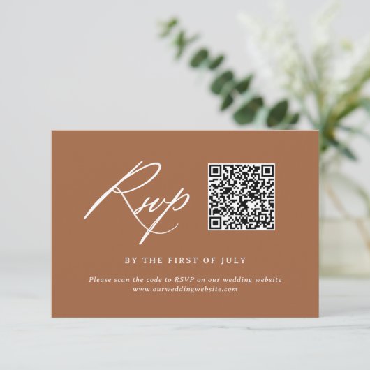Minimal Burnt Orange Calligraphy Wedding QR Code RSVP Karte (Stehend Vorderseite)