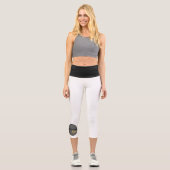 MINIMAL BUSINESS LOGO COMPANDING WHITE CAPRI LEGGINGS (Vorderseite)