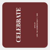 Minimal CELEBRATE | Deep Red Holiday Quadratischer Aufkleber (Vorderseite)