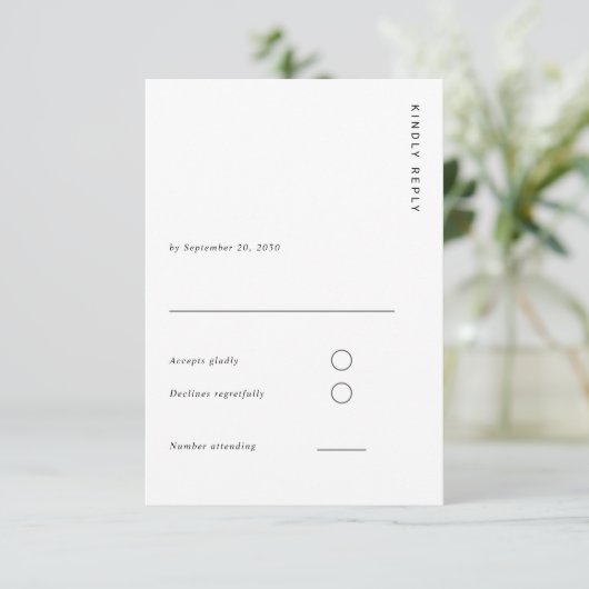 Minimal & Chic White Modern Simple Wedding RSVP Karte (Stehend Vorderseite)