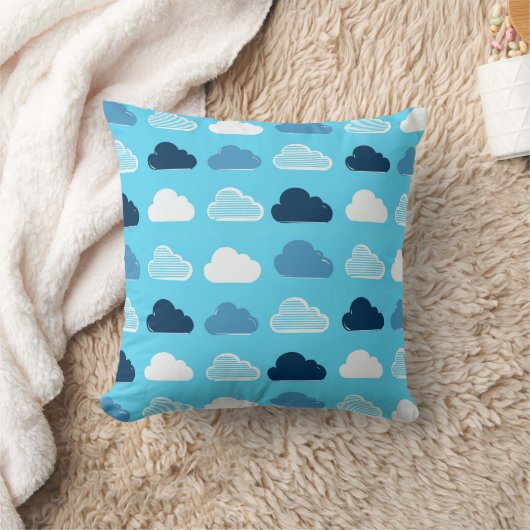 Minimal Clouds Pattern – Blue Sky Vibes Kissen (Decke)