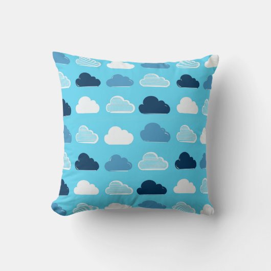 Minimal Clouds Pattern – Blue Sky Vibes Kissen (Vorderseite)
