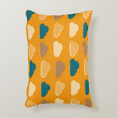 Minimal Clouds Pattern – Orange Sky Vibes Dekokissen (Vorderseite(Vertikal))