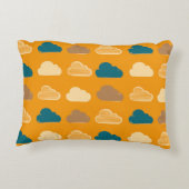 Minimal Clouds Pattern – Orange Sky Vibes Dekokissen (Rückseite)