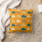 Minimal Clouds Pattern – Orange Sky Vibes Kissen (Decke)