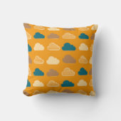 Minimal Clouds Pattern – Orange Sky Vibes Kissen (Vorderseite)