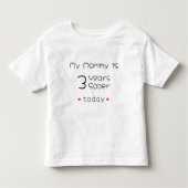 Minimal Custom Year Meine Mommy ist 3 Jahre nüchte Kleinkind T-shirt (Vorderseite)