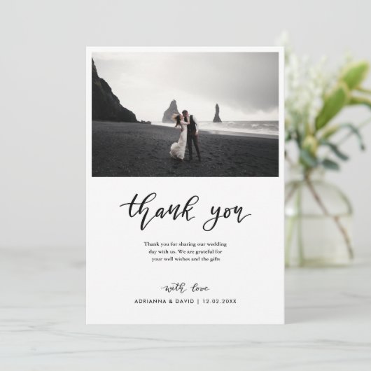 Minimal Danke, Script Wedding Couple Foto Dankeskarte (Stehend Vorderseite)