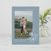 Minimal Dusty Blue Anemone Kunst, Dichtung und Mus Save The Date (Stehend Vorderseite)