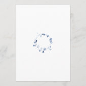 Minimal Dusty Blue Floral Wreath Wedding Einladung (Rückseite)