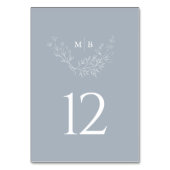 Minimal Dusty Blue Formal Monogram Wedding Tischnummer (Vorderseite)