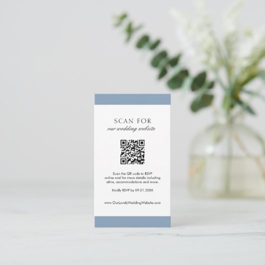 Minimal Dusty Blue Modern QR Code Hochzeit Begleitkarte (Stehend Vorderseite)