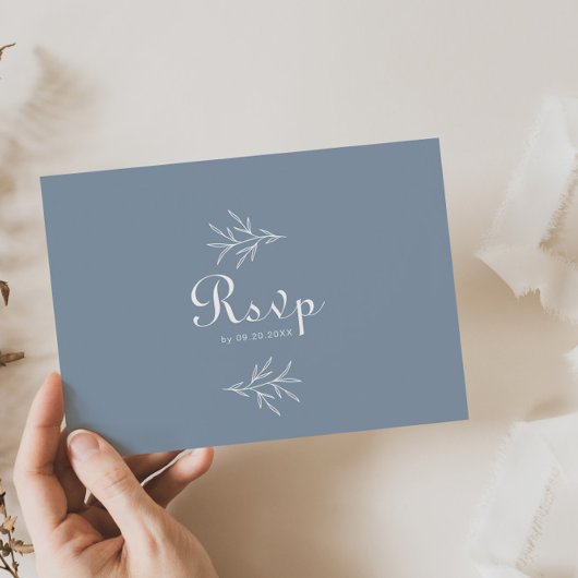 Minimal Dusty Blue Wedding Menü Antwort Postkarte