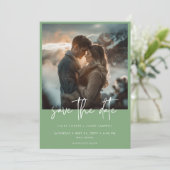 Minimal Dusty Sage Green Modernes Foto Hochzeit Save The Date (Stehend Vorderseite)